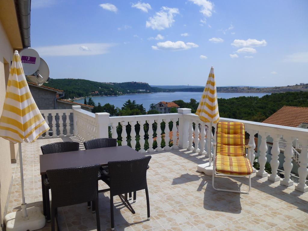 Apartments Villa Rosmarin Omisalj Bagian luar foto