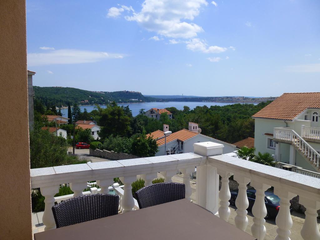 Apartments Villa Rosmarin Omisalj Bagian luar foto