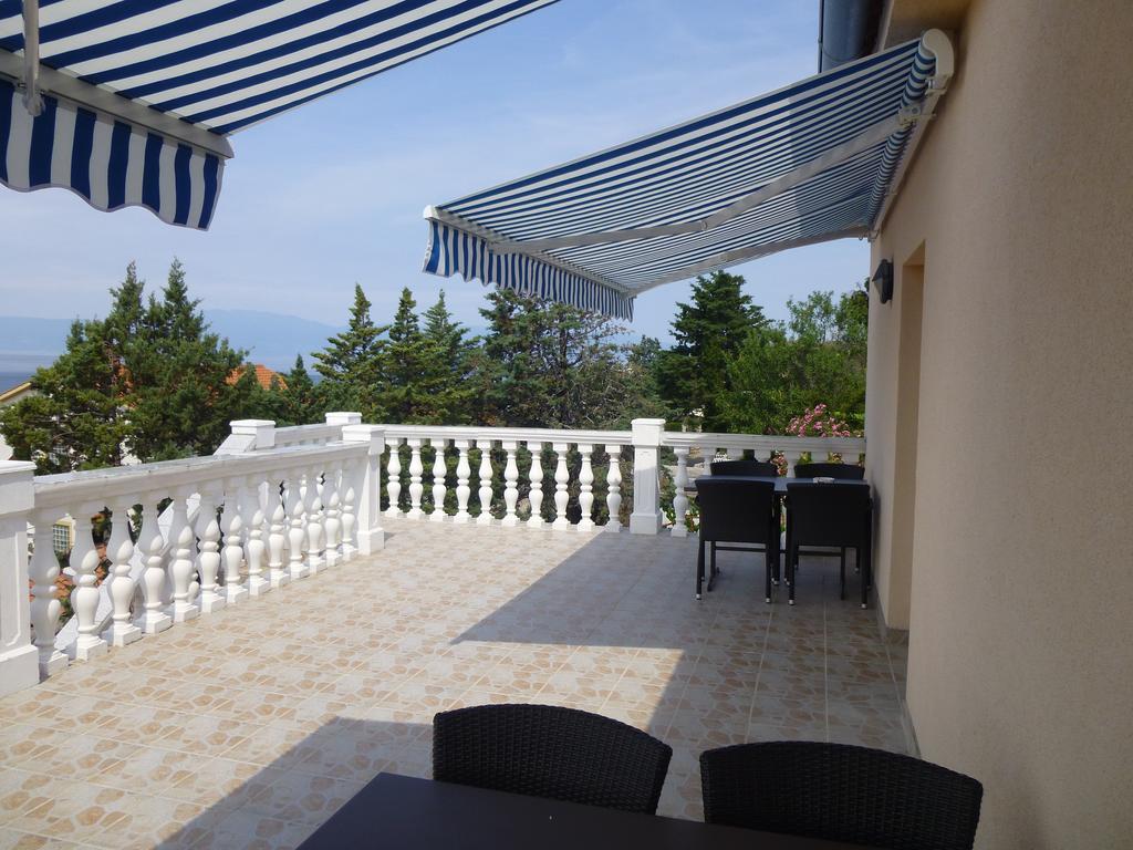 Apartments Villa Rosmarin Omisalj Bagian luar foto